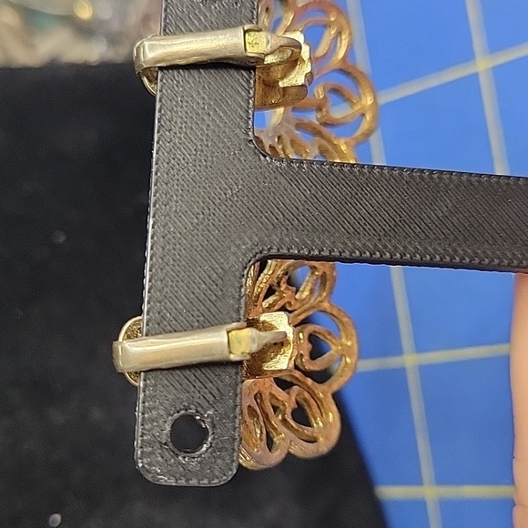 1980s Vintage Gold Tone Heart Floral Clip On Earrings - Picture 4 of 6